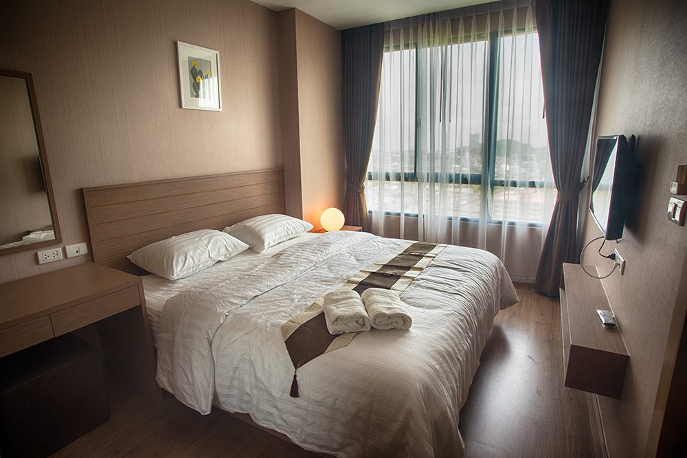 The Sky Condo 海景和山景，全新装修，配有嵌入式家具和全套家电!-3