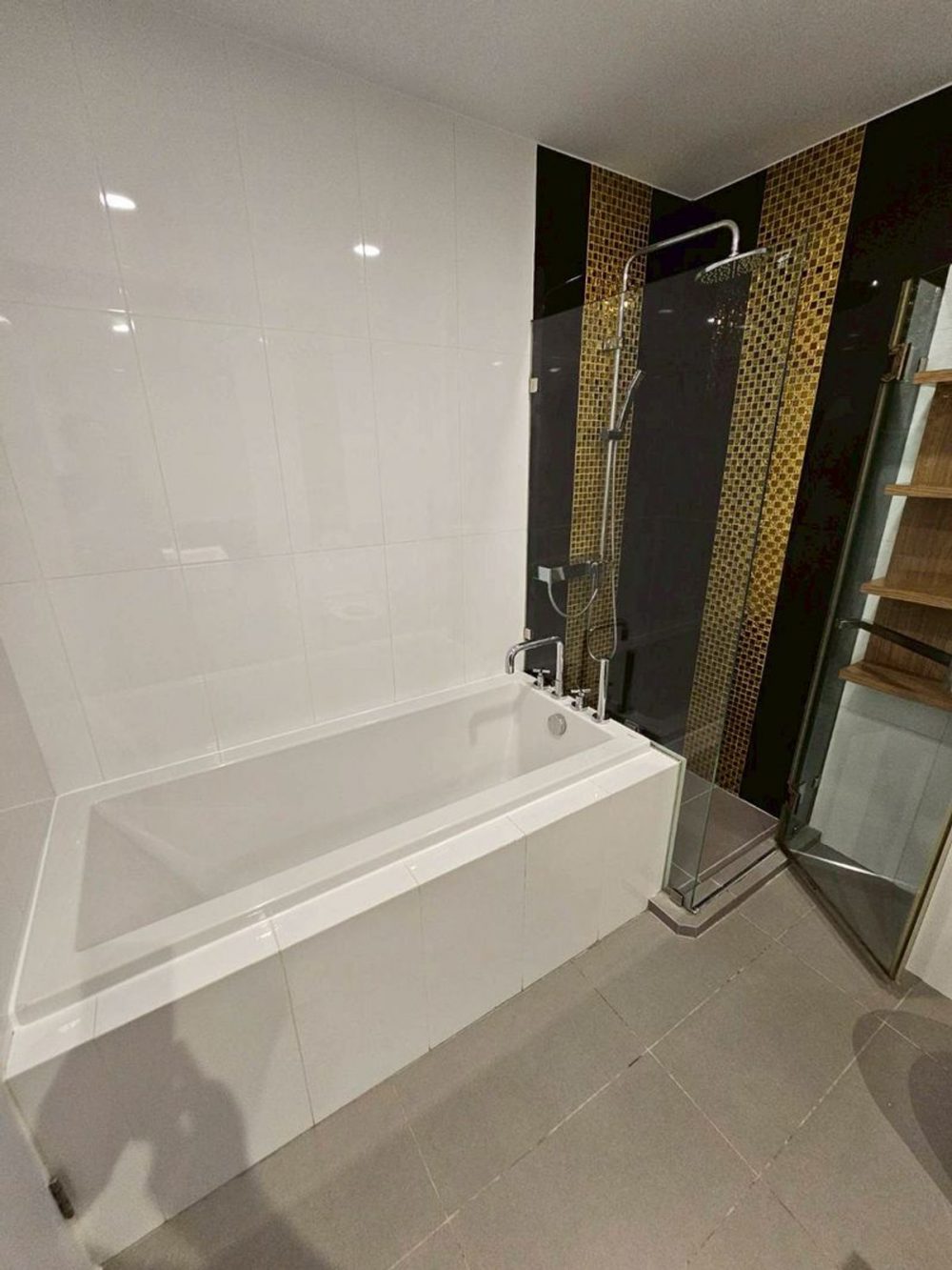 Plus Condo 高层精美房间，家具齐全，装饰精美，拎包入住!-8