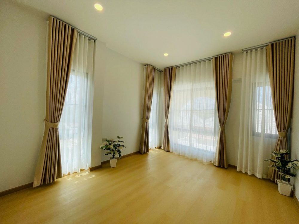 Ariya-Sriracha 项目，两层双拼别墅，极简风格-12