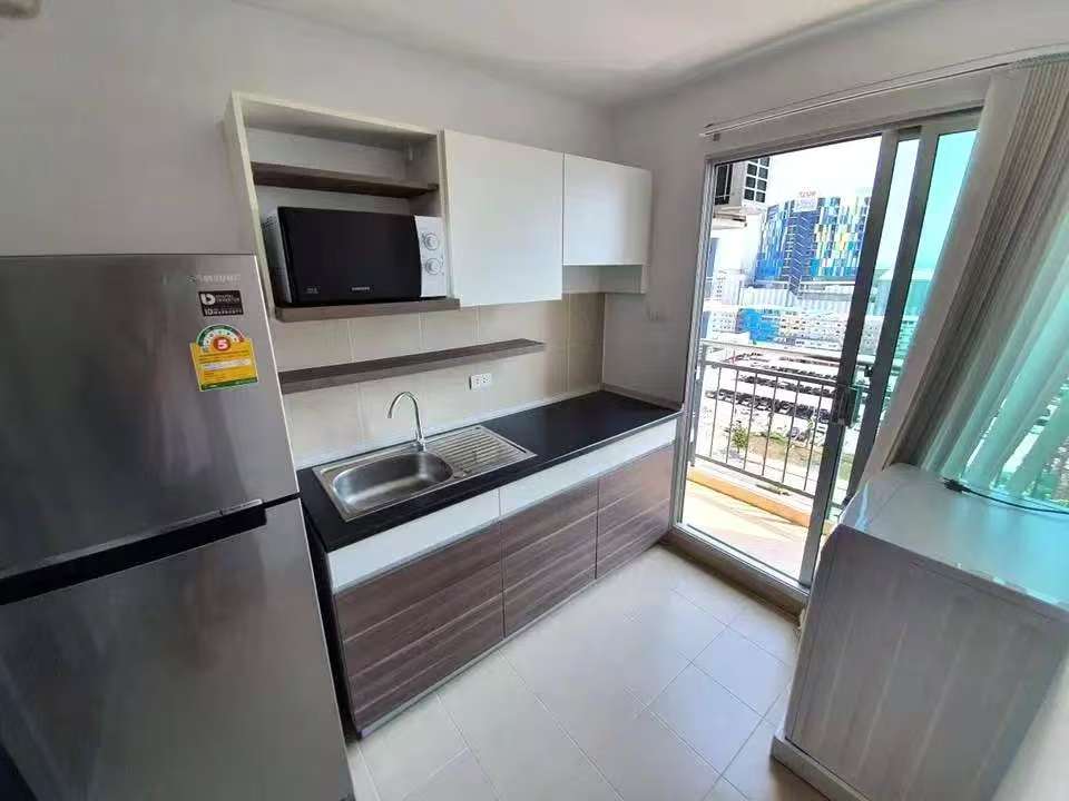 Supalai Vista 房间舒适且家具齐全，交通便利-5