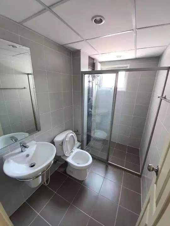 Supalai Vista 房间舒适且家具齐全，交通便利-7