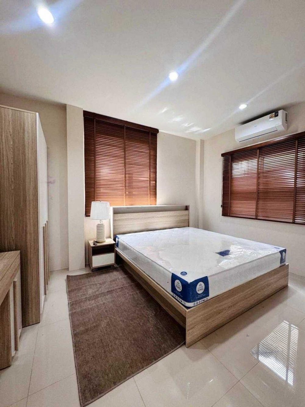 Saranrom Village 它距离春武里-班汶路（344号公路）入口仅200米，交通便利-5