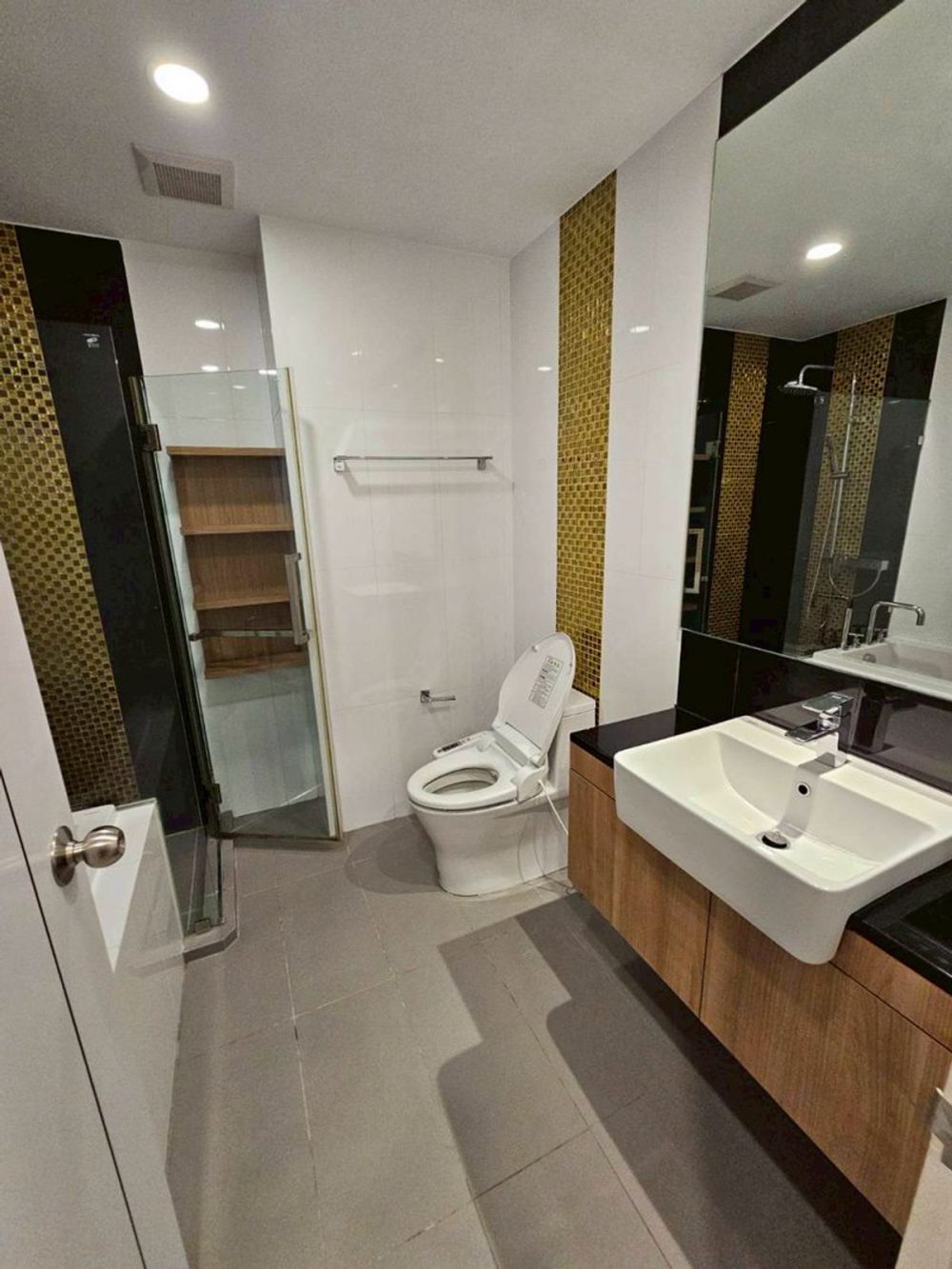 Plus Condo 高层精美房间，家具齐全，装饰精美，拎包入住!-7