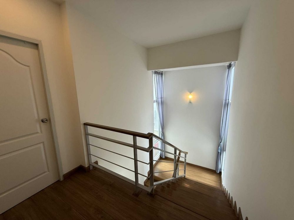 The Pine Sriracha , J-Pack购物中心附近的双拼别墅-11