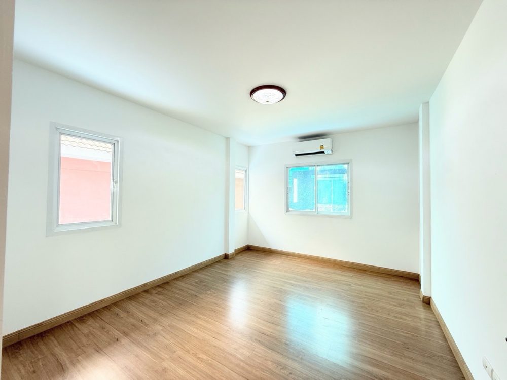 The Living Sriracha 大型独立式住宅，全新装修，可拎包入住-19