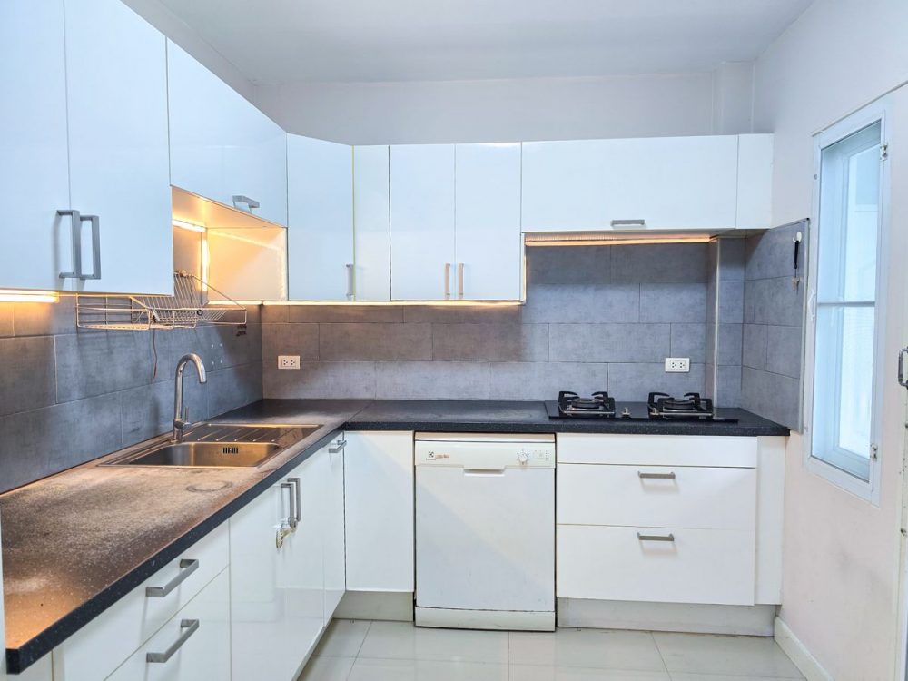 The Tree Nong Kham 漂亮的房子，配有内置家具，靠近J-Park-9