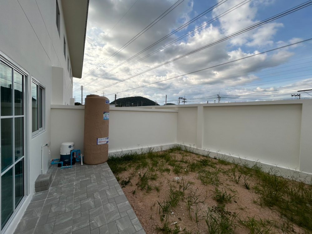 Private 8 Khao Nam Sap 一栋两层楼的联排别墅，风格简约，位于一个安静私密的区域-10