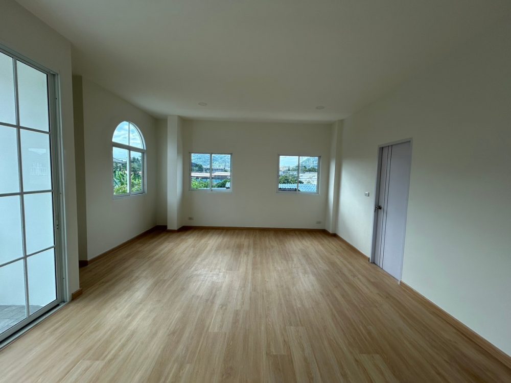 Private 8 Khao Nam Sap 一栋两层楼的联排别墅，风格简约，位于一个安静私密的区域-6