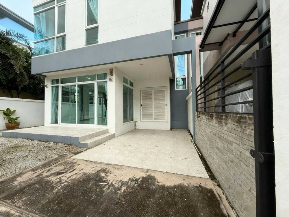 The Pine Sriracha , J-Pack购物中心附近的双拼别墅-3