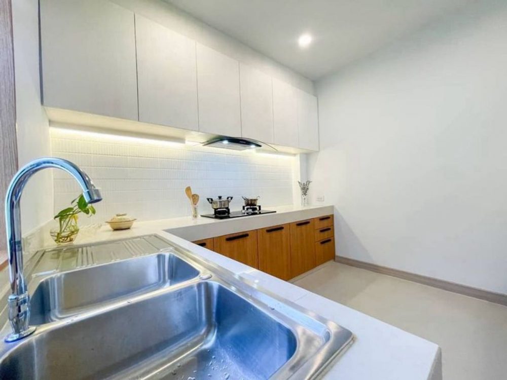 Amporn Place Sriracha 现代风格的两层独立式住宅，距离素坤逸路仅 800 米!-7