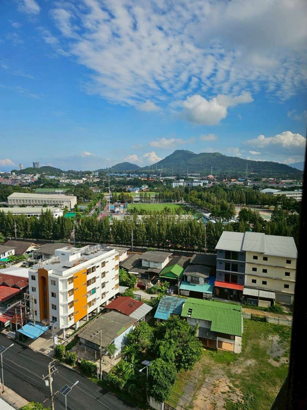 Plus Condo 高层精美房间，家具齐全，装饰精美，拎包入住!-10