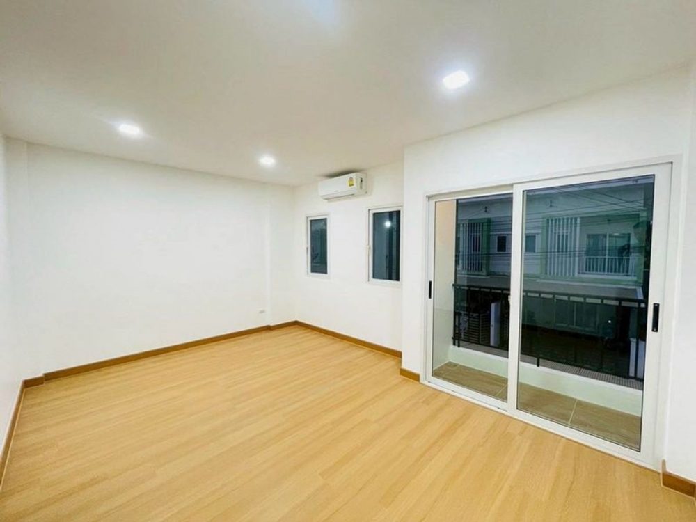 The Prize Sriracha 转角联排别墅，全新装修，拎包入住-11