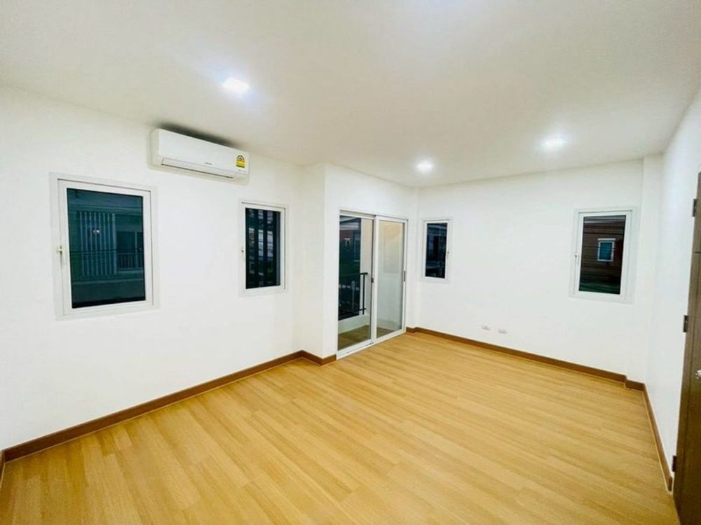 The Prize Sriracha 转角联排别墅，全新装修，拎包入住-9