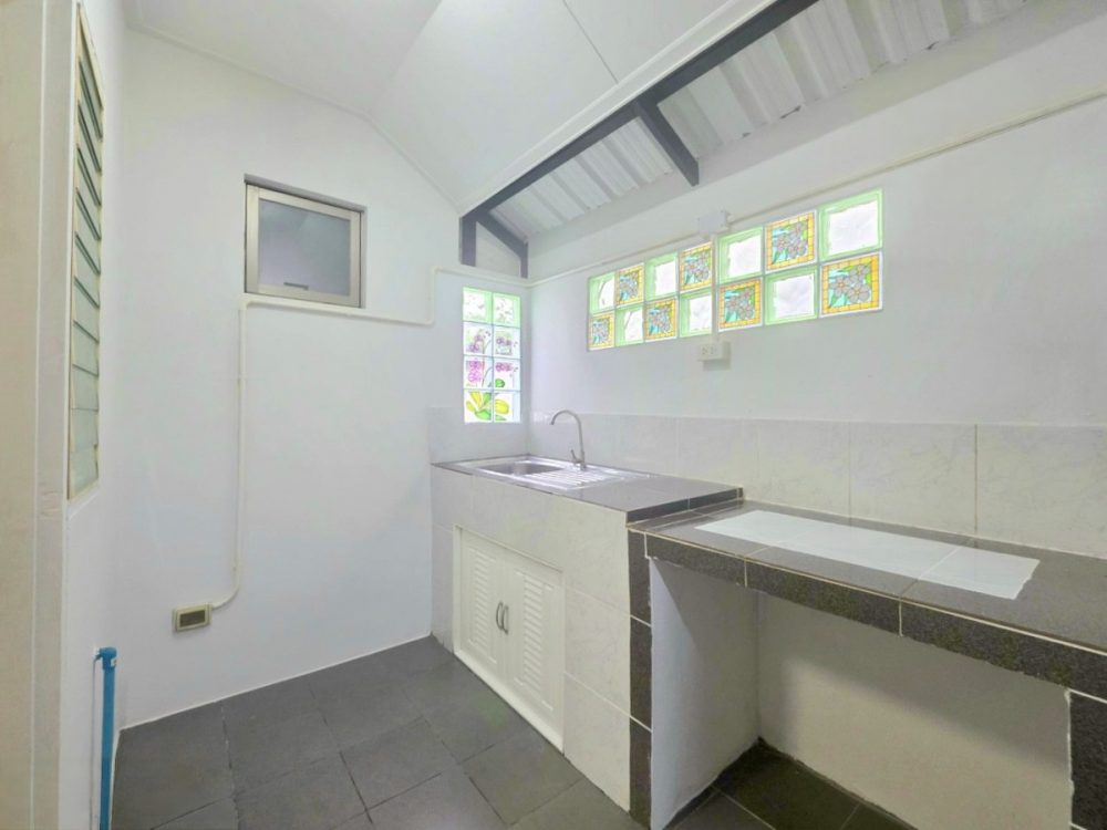 Life In The Garden Sriracha 一栋舒适的两层半独立式住宅，交通便利-8