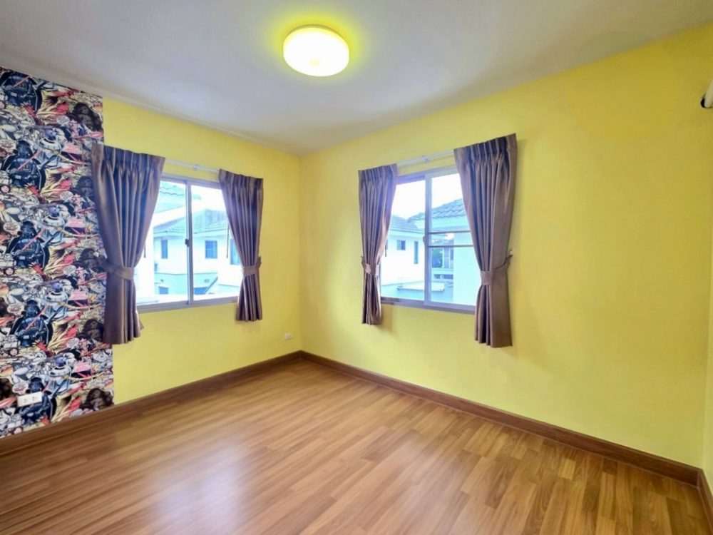 Life In The Garden Sriracha 一栋舒适的两层半独立式住宅，交通便利-12