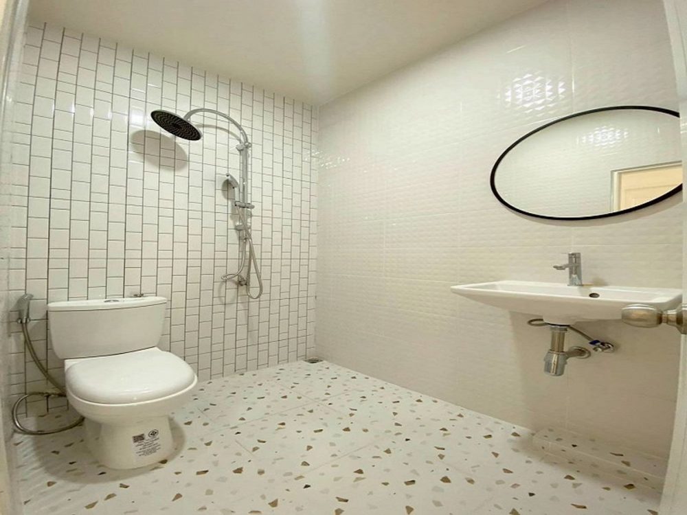 Permsub Village 位于主干道旁黄金地段的大型两层联排别墅-15