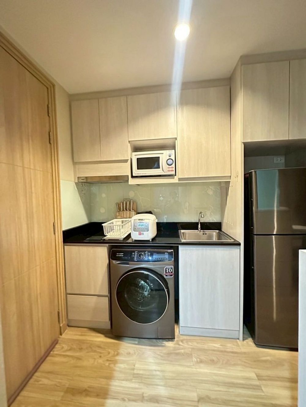 Ladda plus 位于是拉差市中心的单间公寓，地理位置优越-7