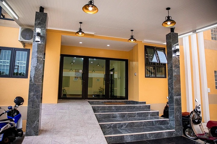 The Zleep 位于 Ao Udom-Pak Ruam 路，靠近 Robinson Bowin 的豪华现房公寓，拎包即可入住！-2