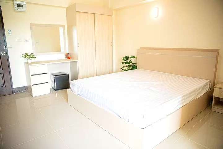 The Zleep 位于 Ao Udom-Pak Ruam 路，靠近 Robinson Bowin 的豪华现房公寓，拎包即可入住！-5