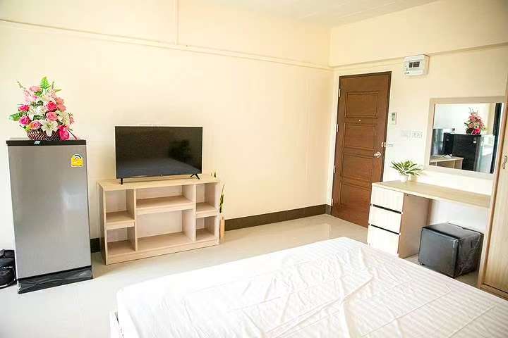 The Zleep 位于 Ao Udom-Pak Ruam 路，靠近 Robinson Bowin 的豪华现房公寓，拎包即可入住！-7