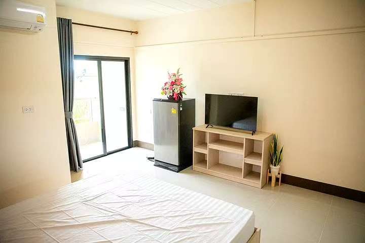 The Zleep 位于 Ao Udom-Pak Ruam 路，靠近 Robinson Bowin 的豪华现房公寓，拎包即可入住！-8