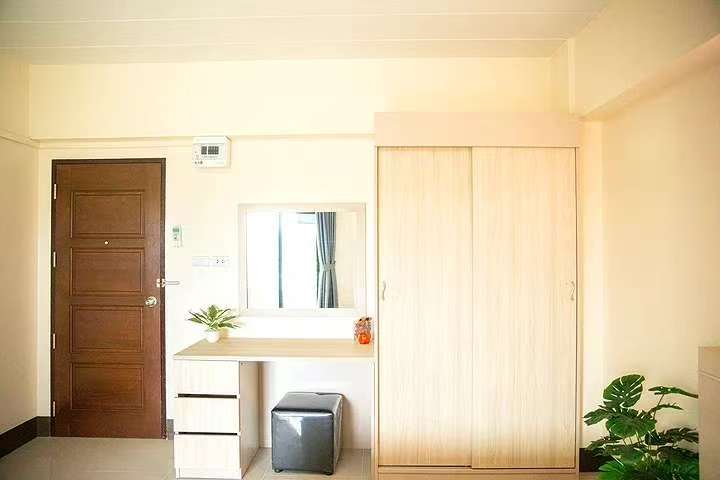 The Zleep 位于 Ao Udom-Pak Ruam 路，靠近 Robinson Bowin 的豪华现房公寓，拎包即可入住！-9