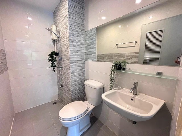 The Camp 简约风格房间，家具齐全，交通便利-9