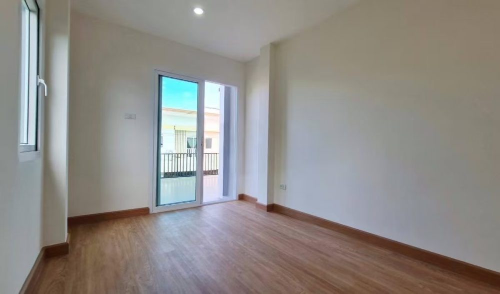 Park Village 4 拐角联排别墅，全新装修，拎包入住-9