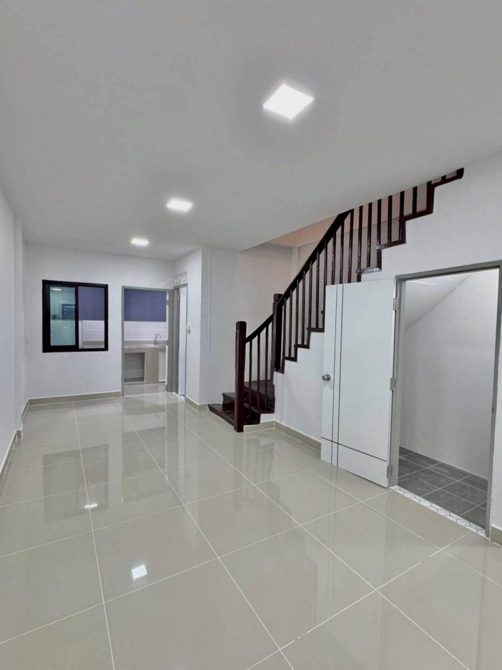 Piyawararom 2 全新装修的联排别墅，非常适合居住-4