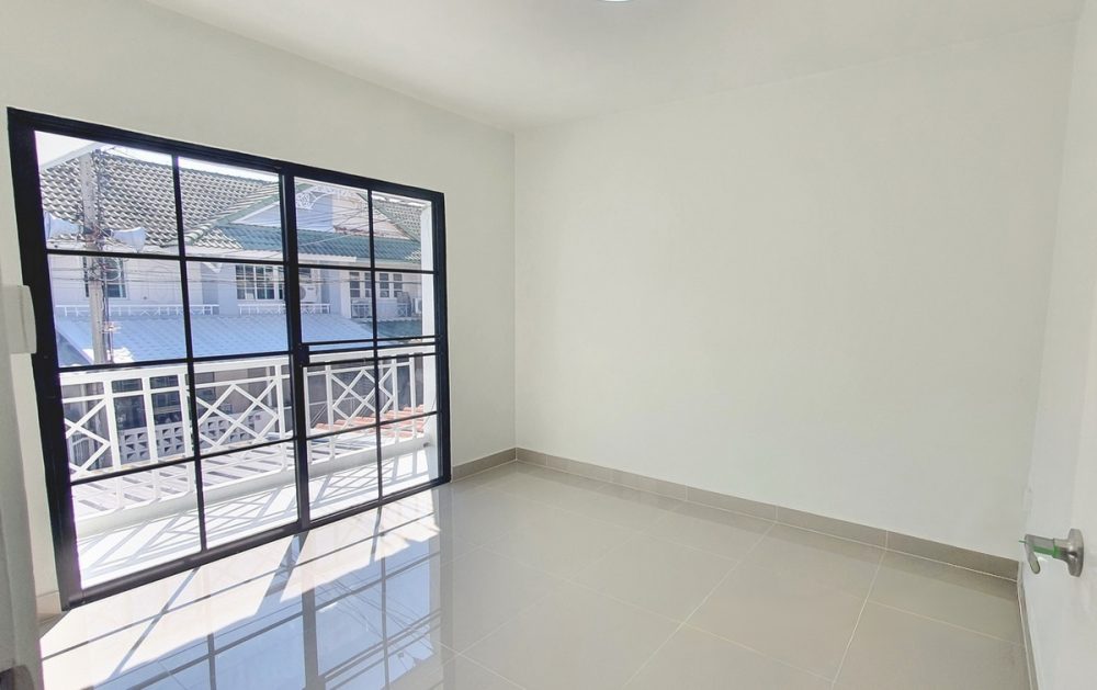 Prueksa 12 全新装修的联排别墅，漂亮舒适，拎包即可入住-9