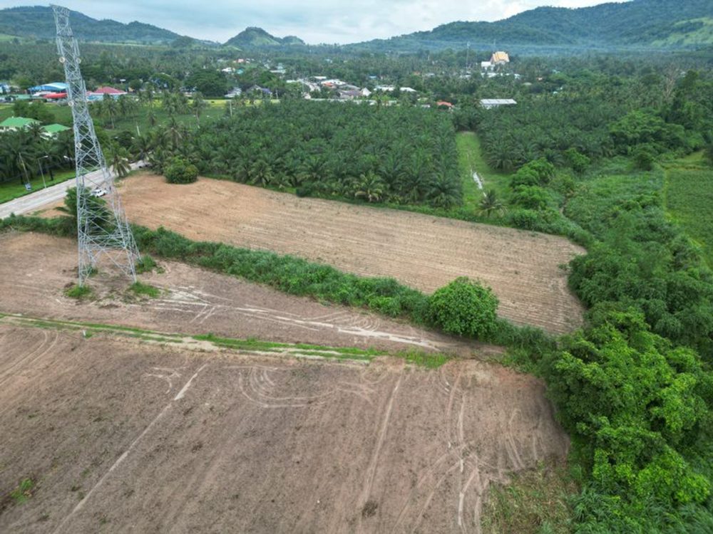 位于是拉差孔达拉路的一块非常漂亮、临街面宽阔的空地 !-4