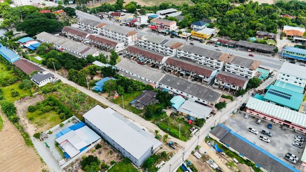 位于春武里府是拉差老虎动物园附近，住宅区内有一块美丽的空地，价格优惠 !-3