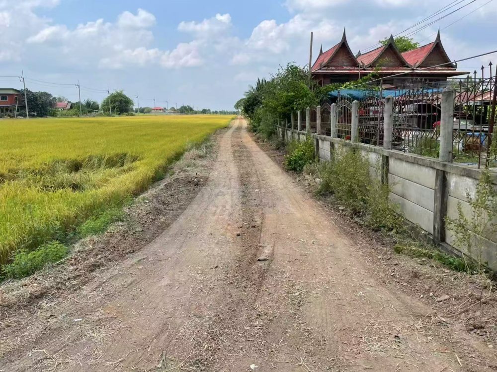 一手土地资源黄金吉地出售，位于Lat Lum Kaeo, Pathum Thani的土地，面积：4 rai共6400平方米-4